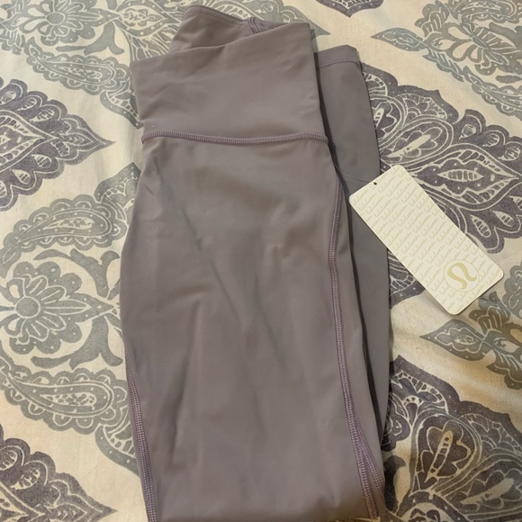 Brand New Never Worn Lululemon leggings. Size 6 - Picture 3 of 3